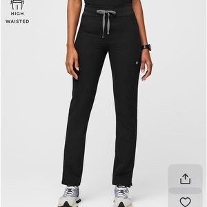 Women’s black high wasted yola skinny scrub pants! Size small tall